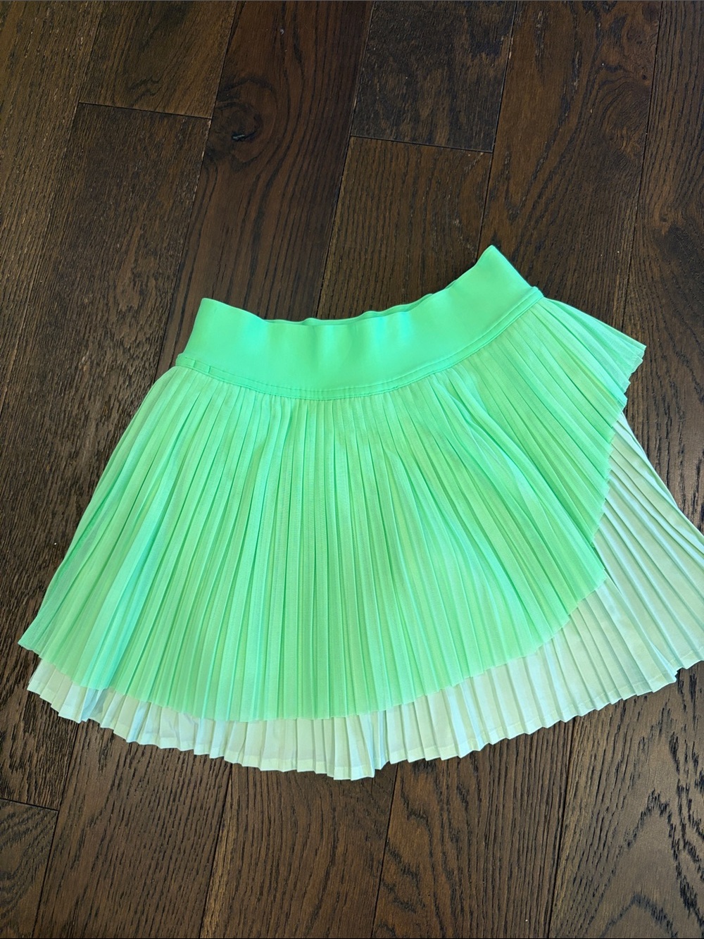 lululemon athletica Neon Green Pleated tennis skirt - size 2